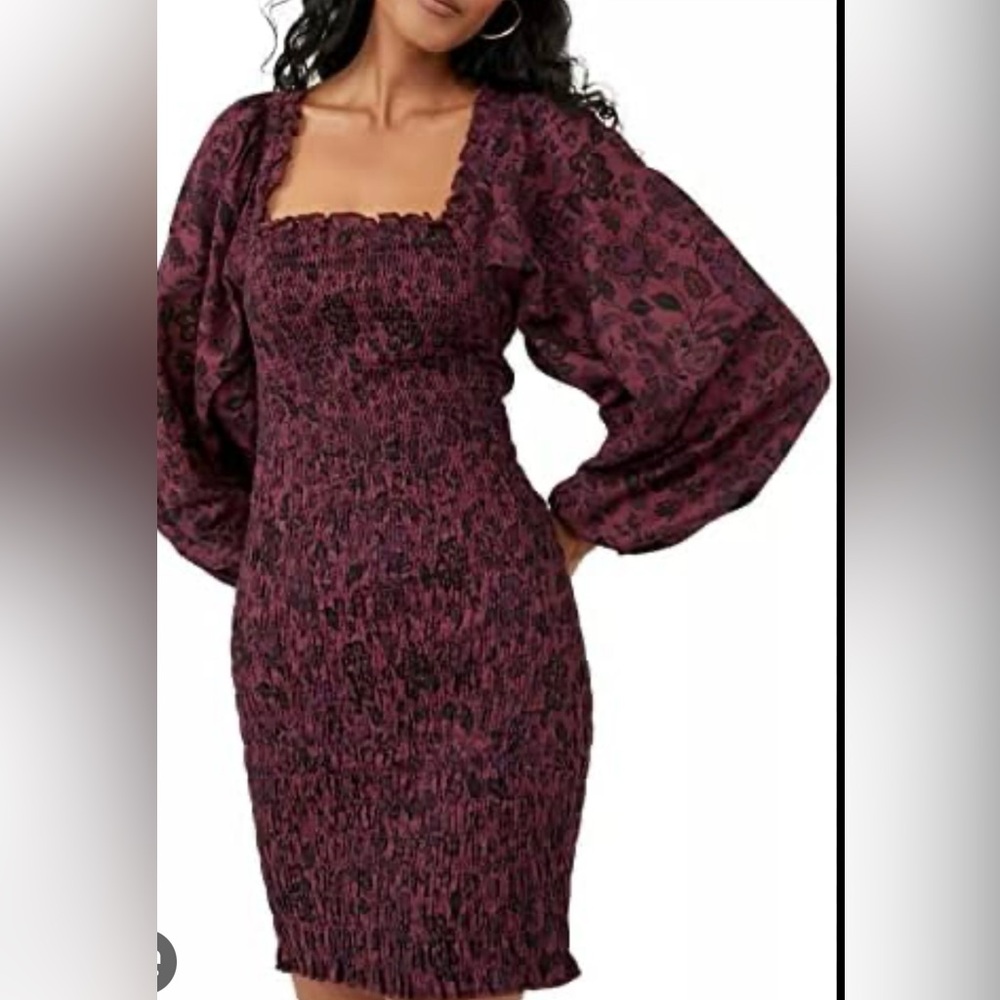 FREE PEOPLE XS Floral Long-Sleeved Dress - Hot item!!